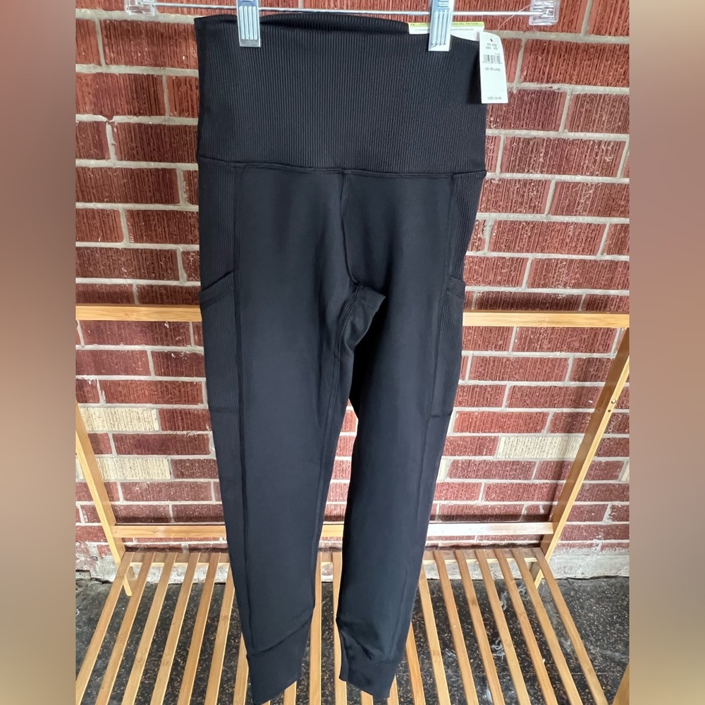 Aerie offline NWT The Hugger pocket leggings